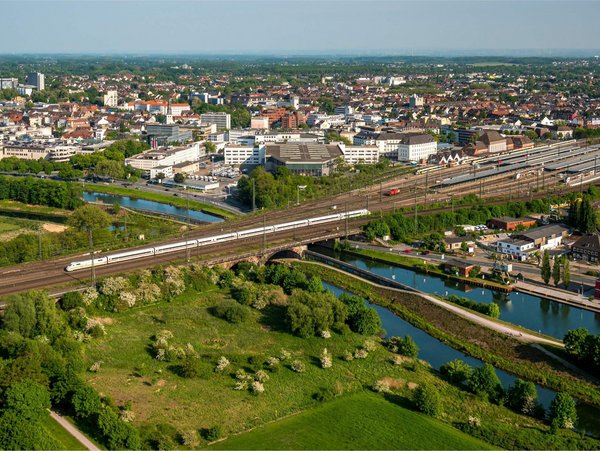 Panorama von Hamm mit Bahnstrecke und Innenstadt im Hintergrund