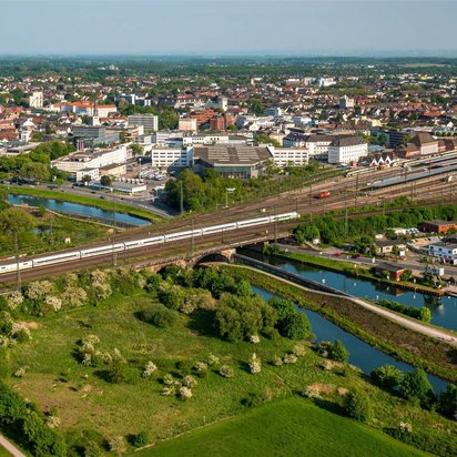 Panorama von Hamm mit Bahnstrecke und Innenstadt im Hintergrund