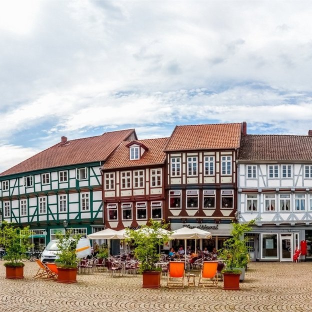 Panorama der historischen Altstadt von Celle mit Fachwerkhäusern am Marktplatz