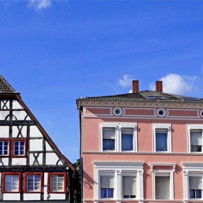 Historische Häuserfassaden mit Fachwerk und Putzbauten in der Innenstadt von Unna